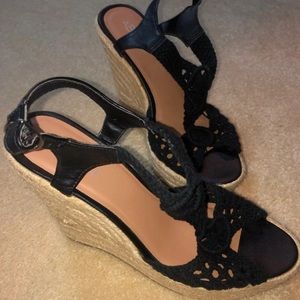 Black wedges
